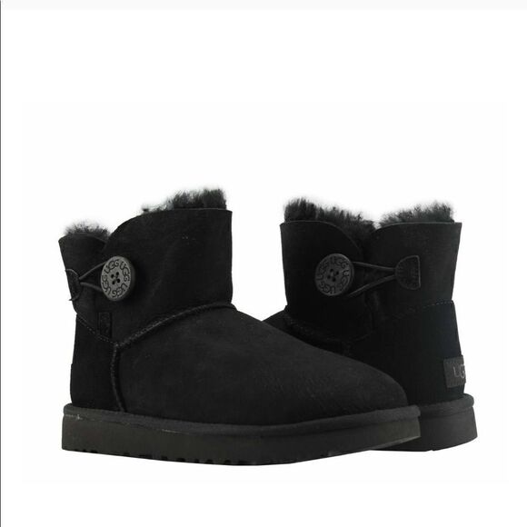 UGG Kids Bailey Button II (Toddler/Little Kid) Size 2. Excellent - Picture 1 of 6